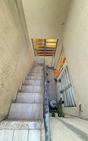 Casa à venda com 210m², 3 quartos e 1 vagaEscada Externa