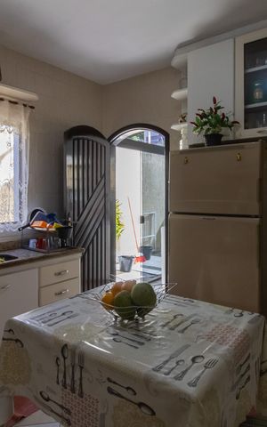 Casa para alugar com 150m², 4 quartos e 2 vagas Casa para alugar com 150m², 4 quartos e 2 vagasCozinha