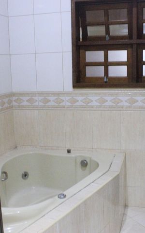 Casa à venda com 315m², 4 quartos e 6 vagasBanheiro da Suíte 4