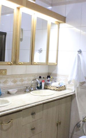 Casa à venda com 315m², 4 quartos e 6 vagasBanheiro da Suíte 4