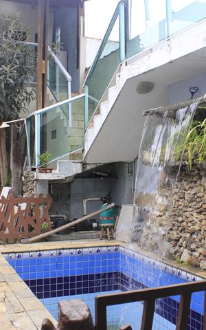 Casa à venda com 315m², 4 quartos e 6 vagasPiscina
