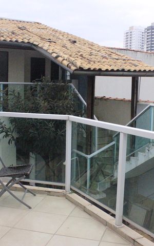 Casa à venda com 315m², 4 quartos e 6 vagasVaranda da Suíte 4