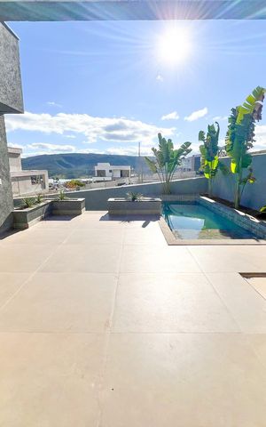 Casa de condomínio à venda com 294m², 4 quartos e 4 vagas