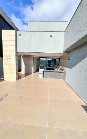 Casa de condomínio à venda com 294m², 4 quartos e 4 vagas