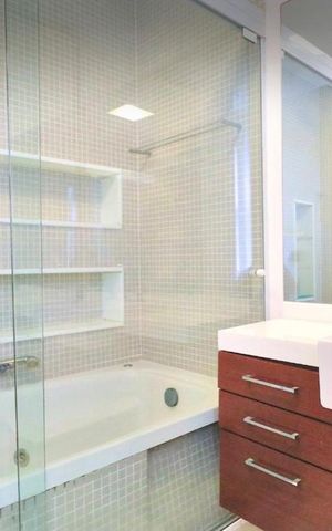 Apartamento à venda com 96m², 2 quartos e sem vaga Apartamento à venda com 96m², 2 quartos e sem vagaBanheiro da suíte 2