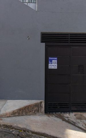 Casa à venda com 240m², 3 quartos e 1 vaga Casa à venda com 240m², 3 quartos e 1 vagaFachada