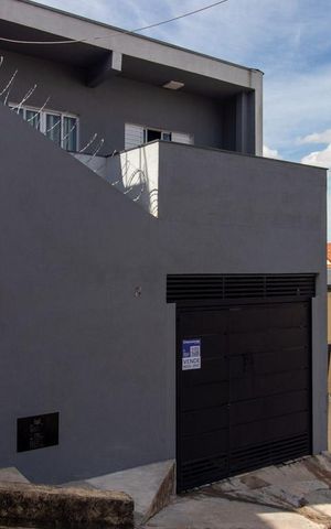 Casa à venda com 240m², 3 quartos e 1 vaga Casa à venda com 240m², 3 quartos e 1 vagaFachada
