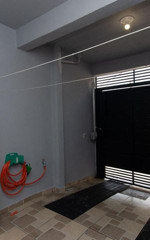 Casa à venda com 240m², 3 quartos e 1 vaga Casa à venda com 240m², 3 quartos e 1 vagaGaragem