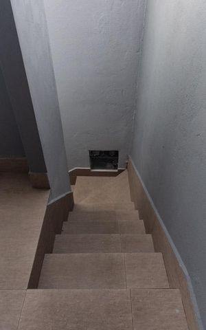 Casa à venda com 240m², 3 quartos e 1 vaga Casa à venda com 240m², 3 quartos e 1 vagaEscada