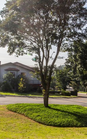 Casa de condomínio à venda com 407m², 4 quartos e 4 vagas Casa de condomínio à venda com 407m², 4 quartos e 4 vagasVista da Sala