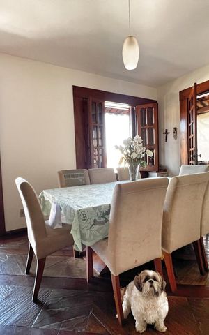Casa à venda com 333m², 4 quartos e 4 vagas Casa à venda com 333m², 4 quartos e 4 vagasSala