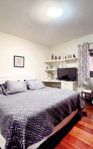 Casa à venda com 333m², 4 quartos e 4 vagas Casa à venda com 333m², 4 quartos e 4 vagasQuarto 3