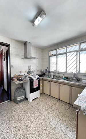 Casa à venda com 333m², 4 quartos e 4 vagas Casa à venda com 333m², 4 quartos e 4 vagasCozinha