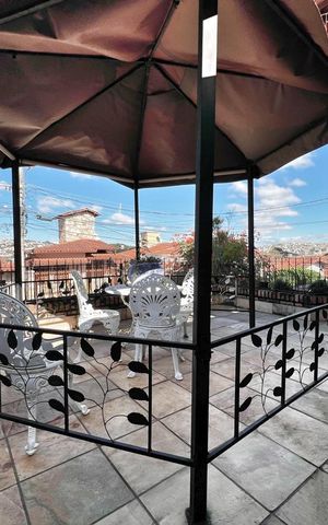 Casa à venda com 333m², 4 quartos e 4 vagas Casa à venda com 333m², 4 quartos e 4 vagasVaranda