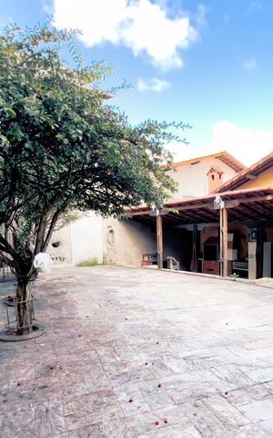Casa à venda com 333m², 4 quartos e 4 vagas Casa à venda com 333m², 4 quartos e 4 vagasÁrea Externa