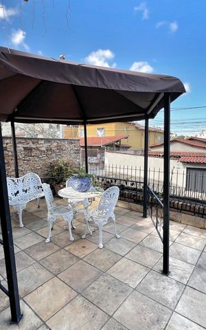 Casa à venda com 333m², 4 quartos e 4 vagas Casa à venda com 333m², 4 quartos e 4 vagasVaranda