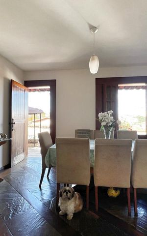 Casa à venda com 333m², 4 quartos e 4 vagas Casa à venda com 333m², 4 quartos e 4 vagasSala