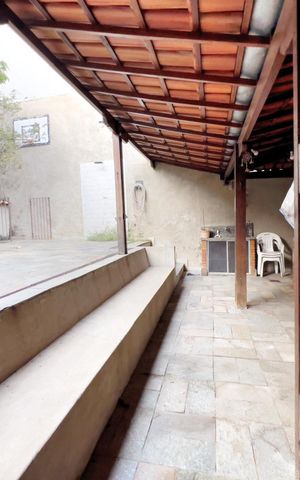 Casa à venda com 333m², 4 quartos e 4 vagas Casa à venda com 333m², 4 quartos e 4 vagasÁrea de Serviço