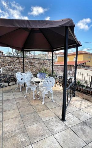 Casa à venda com 333m², 4 quartos e 4 vagas Casa à venda com 333m², 4 quartos e 4 vagasVaranda