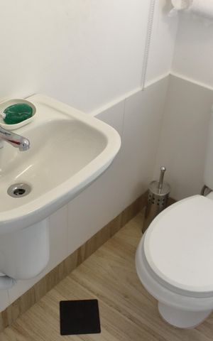 Casa à venda com 280m², 4 quartos e 3 vagasBanheiro de serviço