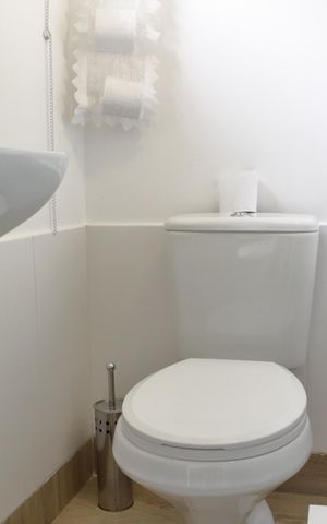 Casa à venda com 280m², 4 quartos e 3 vagasBanheiro de serviço