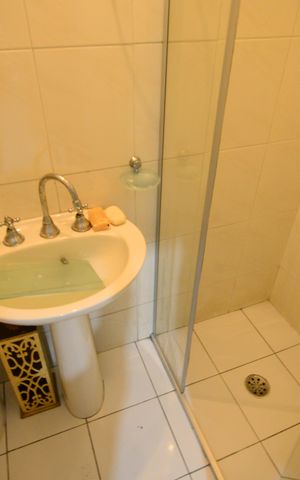 Casa para alugar com 205m², 3 quartos e 2 vagasBanheiro de Serviço