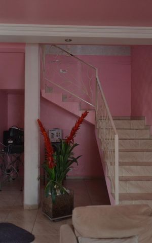 Casa à venda com 350m², 5 quartos e 4 vagasSala