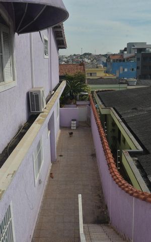 Casa à venda com 350m², 5 quartos e 4 vagasVista da Sacada