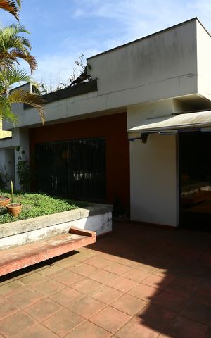 Casa à venda com 396m², 3 quartos e 4 vagas Casa à venda com 396m², 3 quartos e 4 vagasVaranda da Sala