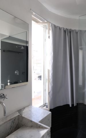 Casa à venda com 184m², 3 quartos e 4 vagasBanheiro da Suíte 2