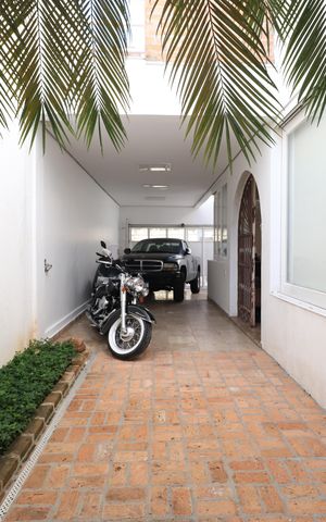 Casa à venda com 184m², 3 quartos e 4 vagasGaragem
