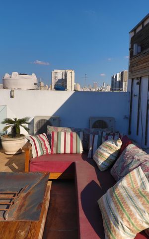 Casa à venda com 184m², 3 quartos e 4 vagasVaranda 2