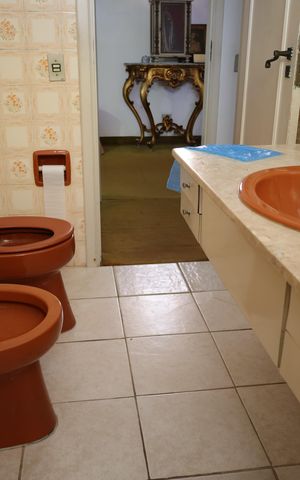 Casa à venda com 250m², 3 quartos e 4 vagasBanheiro da Suíte 2