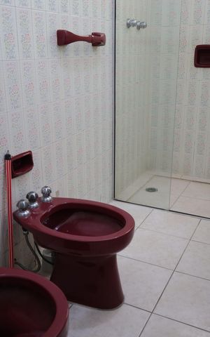 Casa à venda com 250m², 3 quartos e 4 vagasBanheiro da Suíte 1