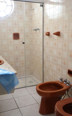 Casa à venda com 250m², 3 quartos e 4 vagasBanheiro da Suíte 2