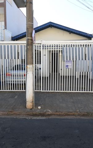 Casa à venda com 187m², 3 quartos e 2 vagasFachada