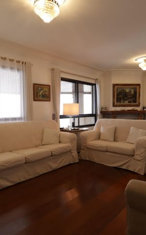 Apartamento à venda com 230m², 4 quartos e 4 vagasSala de TV