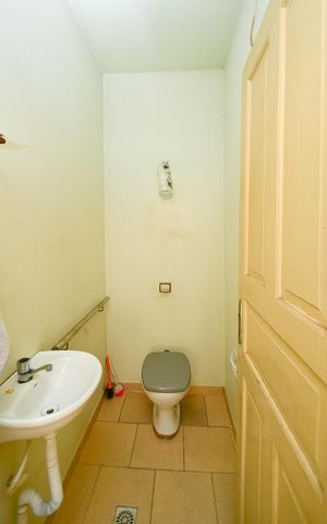 Casa à venda com 255m², 4 quartos e 4 vagas Casa à venda com 255m², 4 quartos e 4 vagasBanheiro de serviço