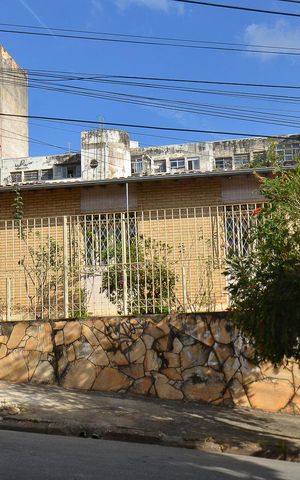 Casa à venda com 255m², 4 quartos e 4 vagas Casa à venda com 255m², 4 quartos e 4 vagasFachada