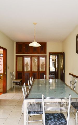 Casa à venda com 255m², 4 quartos e 4 vagas Casa à venda com 255m², 4 quartos e 4 vagasSala de Jantar