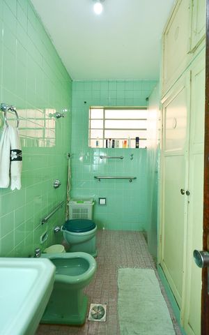 Casa à venda com 255m², 4 quartos e 4 vagas Casa à venda com 255m², 4 quartos e 4 vagasBanheiro Suíte