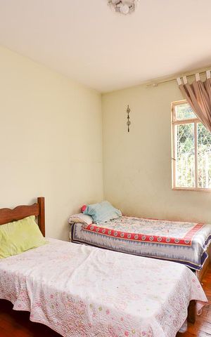 Casa à venda com 255m², 4 quartos e 4 vagas Casa à venda com 255m², 4 quartos e 4 vagasQuarto 1