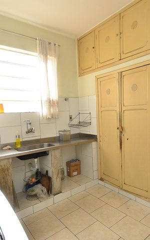 Casa à venda com 255m², 4 quartos e 4 vagas Casa à venda com 255m², 4 quartos e 4 vagasCozinha