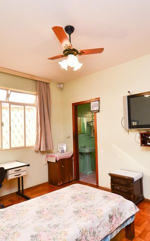 Casa à venda com 255m², 4 quartos e 4 vagas Casa à venda com 255m², 4 quartos e 4 vagasSuíte