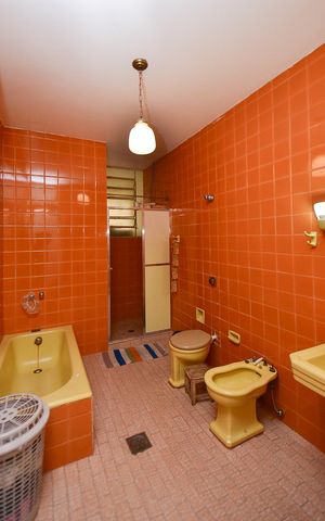 Casa à venda com 255m², 4 quartos e 4 vagas Casa à venda com 255m², 4 quartos e 4 vagasBanheiro Social