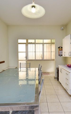 Casa à venda com 255m², 4 quartos e 4 vagas Casa à venda com 255m², 4 quartos e 4 vagasSala de Jantar