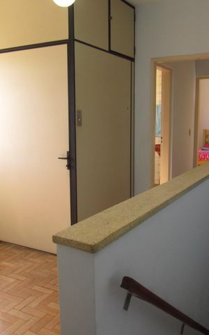Casa à venda com 189m², 2 quartos e 2 vagasHall dos cômodos superiores