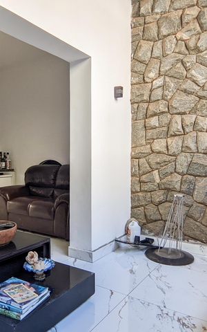 Casa à venda com 500m², 7 quartos e 4 vagas Casa à venda com 500m², 7 quartos e 4 vagasSala