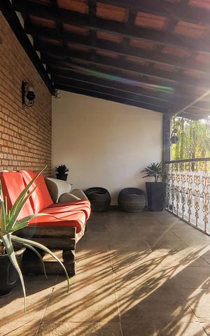 Casa à venda com 500m², 7 quartos e 4 vagas Casa à venda com 500m², 7 quartos e 4 vagasVaranda da Casa