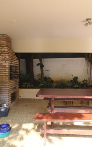 Casa à venda com 400m², 4 quartos e 3 vagasChurrasqueira